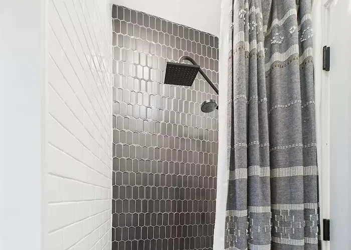 Spacious 4br With Outdoor Oasis Chicago