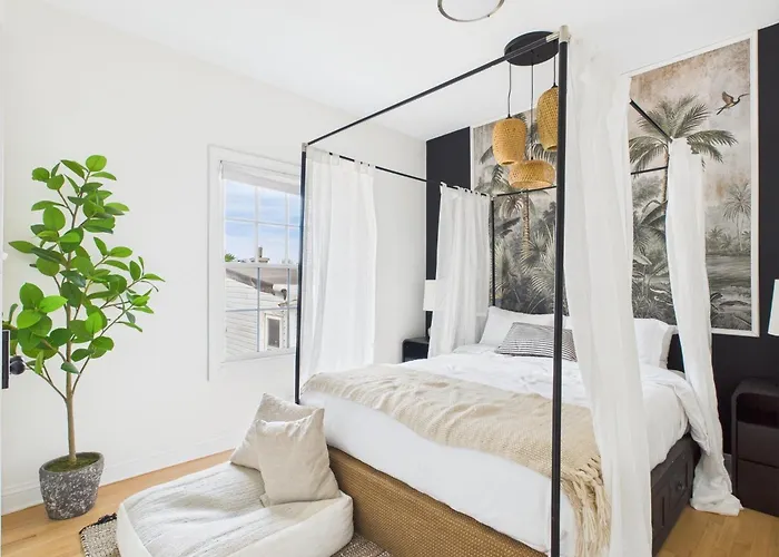Spacious 4br With Outdoor Oasis Apartment Chicago