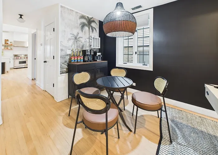 Apartment Spacious 4br With Outdoor Oasis Chicago