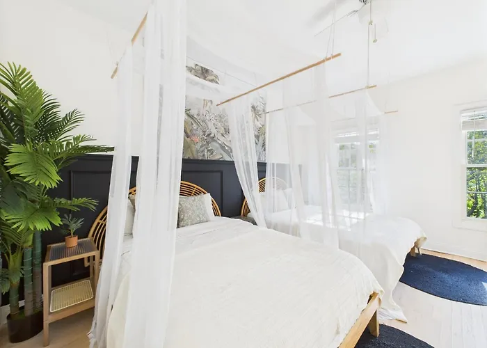 Spacious 4br With Outdoor Oasis