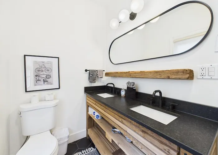 Spacious 4br With Outdoor Oasis *