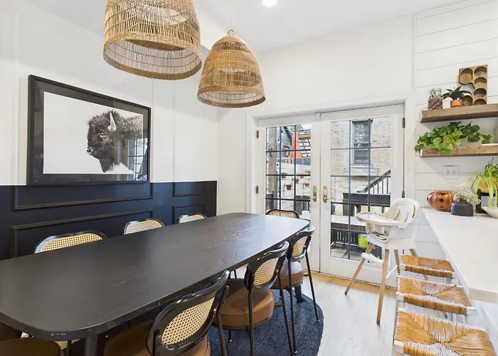 Spacious 4br With Outdoor Oasis Apartment