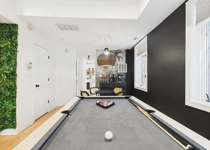 Apartment Spacious 4br With Outdoor Oasis *