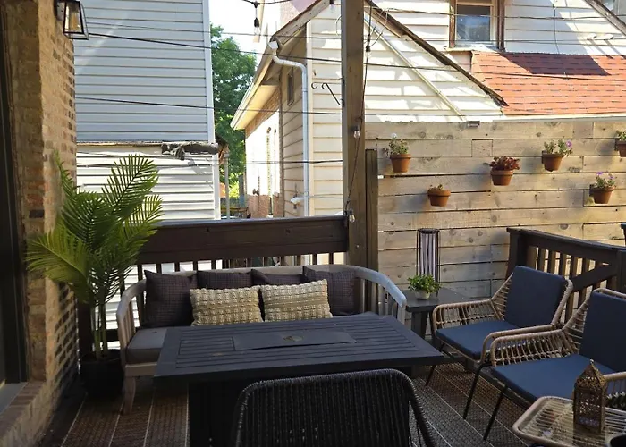 Spacious 4br With Outdoor Oasis