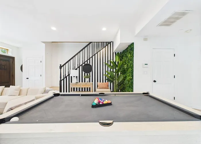 Apartment Spacious 4br With Outdoor Oasis *