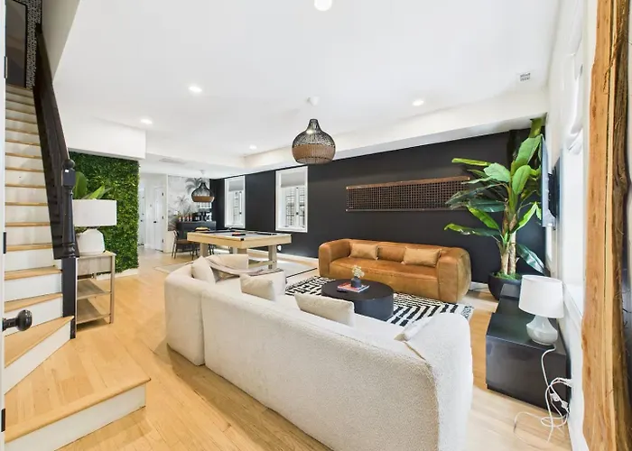 Spacious 4br With Outdoor Oasis Chicago