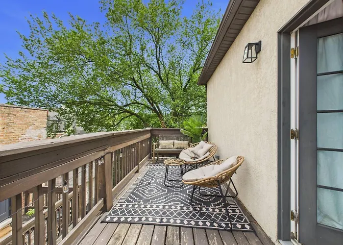 Apartment Spacious 4br With Outdoor Oasis *